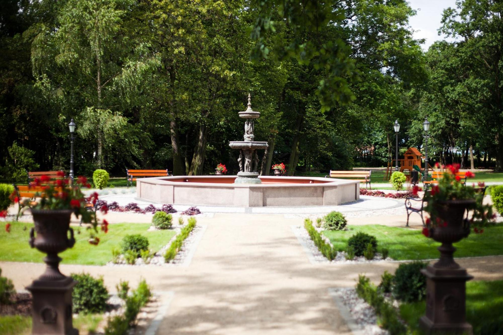 Palac Tlokinia Kaliszki Εξωτερικό φωτογραφία
