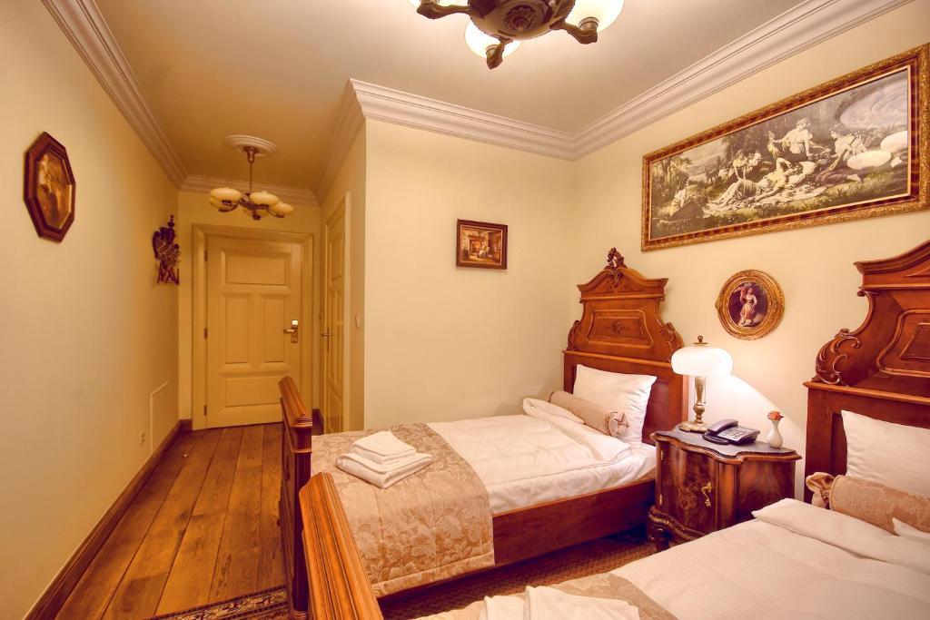 Palac Tlokinia Kaliszki Δωμάτιο φωτογραφία